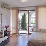 Chateau Del Mar Apartment
