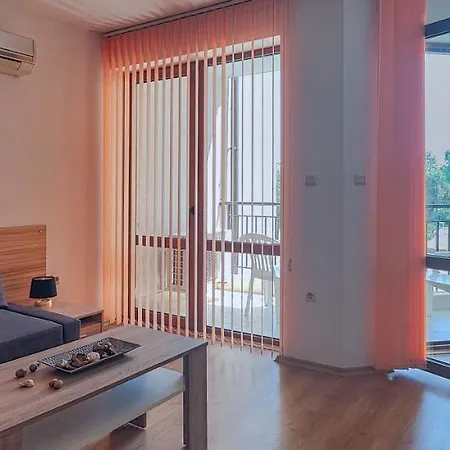 Chateau Del Mar Apartment *