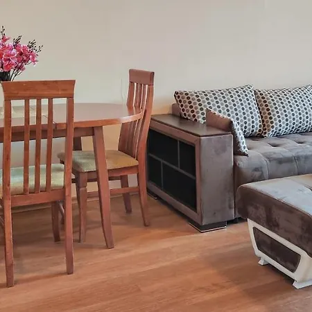 Chateau Del Mar Apartment *