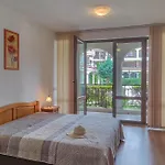 Chateau Del Mar Apartment *