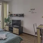 Chateau Del Mar Apartment *
